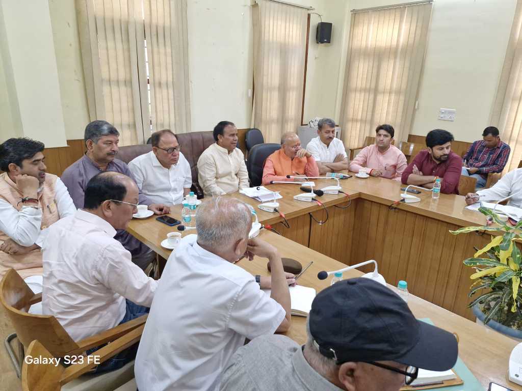 हल्द्वानी : स्वास्थ्य मंत्री धन सिंह रावत ने दिए स्वास्थ्य सुविधाएं मजबूत करने के निर्देश, रुद्रपुर मेडिकल कॉलेज 2026 तक शुरू करने की घोषणा