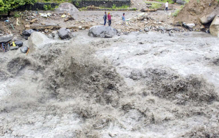 उत्तराखंड (अपडेट): चमोली में बादल फटने से दंपती लापता, कई घायल, रुद्रप्रयाग में भी तबाही