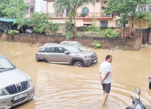 उत्तराखंड: झमाझम बारिश से ऋषिकेश जलमग्न, मौसम विभाग ने जारी किया येलो अलर्ट