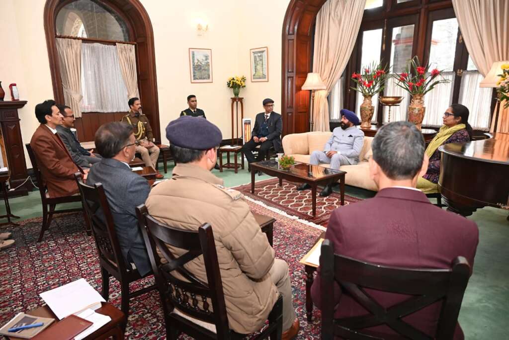 नैनीताल : राष्ट्रपति की प्रस्तावित नैनीताल यात्रा को लेकर राज्यपाल ने की अधिकारियों के साथ बैठक