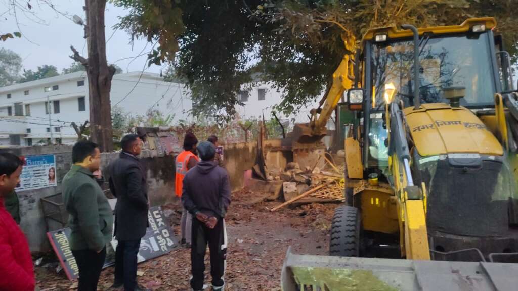 हल्द्वानी: नगर आयुक्त और सिटी मजिस्ट्रेट के नेतृत्व में आईटीआई से हटाया अतिक्रमण