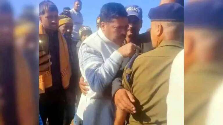 सड़क नहीं तो स्वागत नहीं…विधायक को झेलना पड़ा ग्रामीणों का विरोध, गो बैक के लगाए नारे-वीडियो वायरल