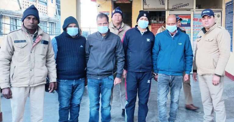 हल्द्वानी: होटल में बिल विवाद बना हिंसक…पर्यटकों ने चौकी प्रभारी पर बोतल से किया हमला, 4 गिरफ्तार