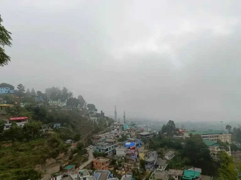 उत्तराखंड: प्रदेश में सूखी ठंड का कहर…रातें होंगी और सर्द, पहाड़ों में हल्की बारिश-बर्फबारी के आसार