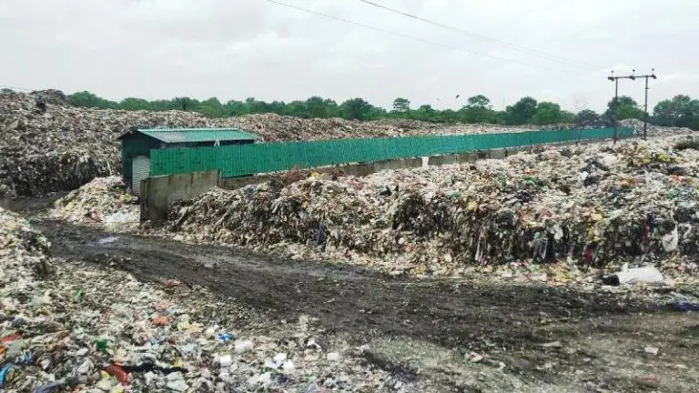 टंचिंग ग्राउंड में लगे कूड़े के ढेर, बयां कर रहे सफाई के दावों की कहानी, 230 मीट्रिक टन कूड़ा रोज डंप