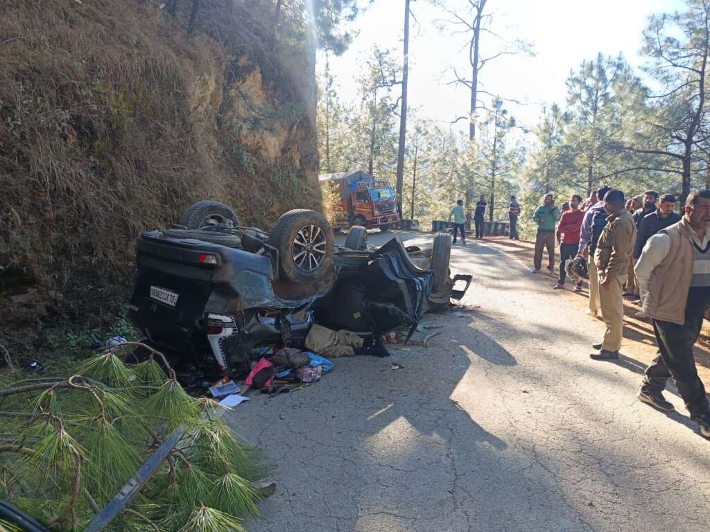 धौलछीना: भीषण सड़क हादसा, स्कॉर्पियो 60 मीटर गहरी खाई में गिरी, दो लोगों के फंसे होने की आशंका