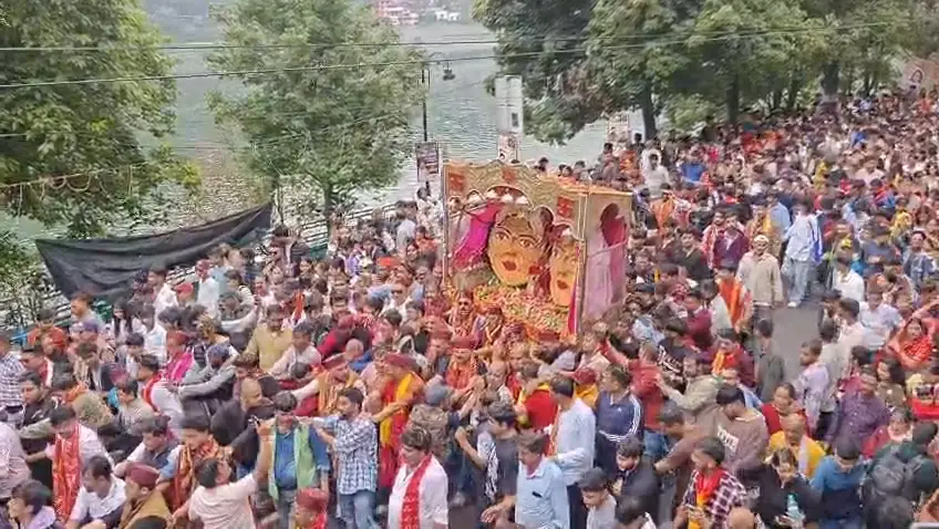 नाम आंखों से दी मां नंदा सुनंदा को विदाई